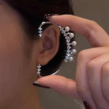 One-Piece Ear Clip with Pearl and Diamond